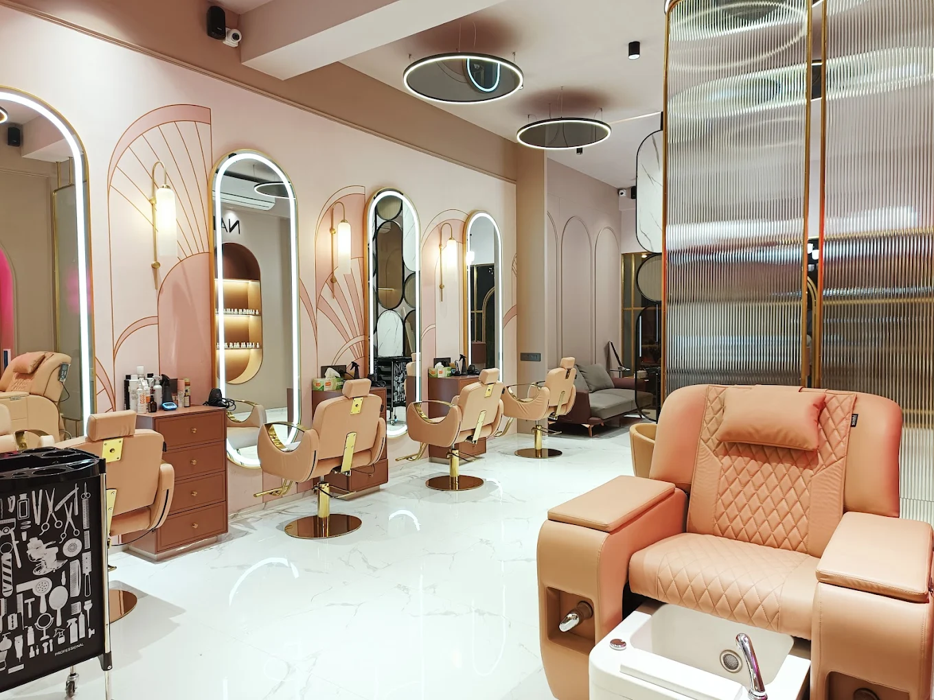 Luxe Look Salon background image