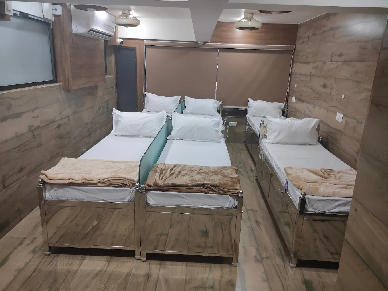AMAN DORMITORY & GUEST HOUSE Hostel background image
