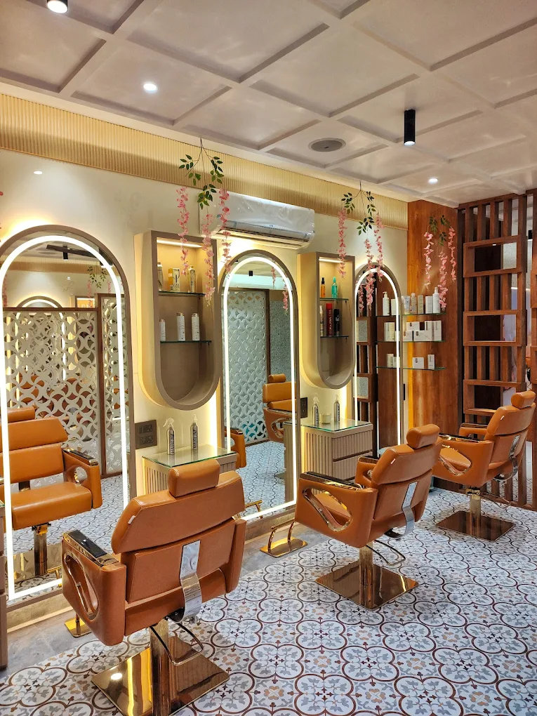 Royal Touch  Salon image