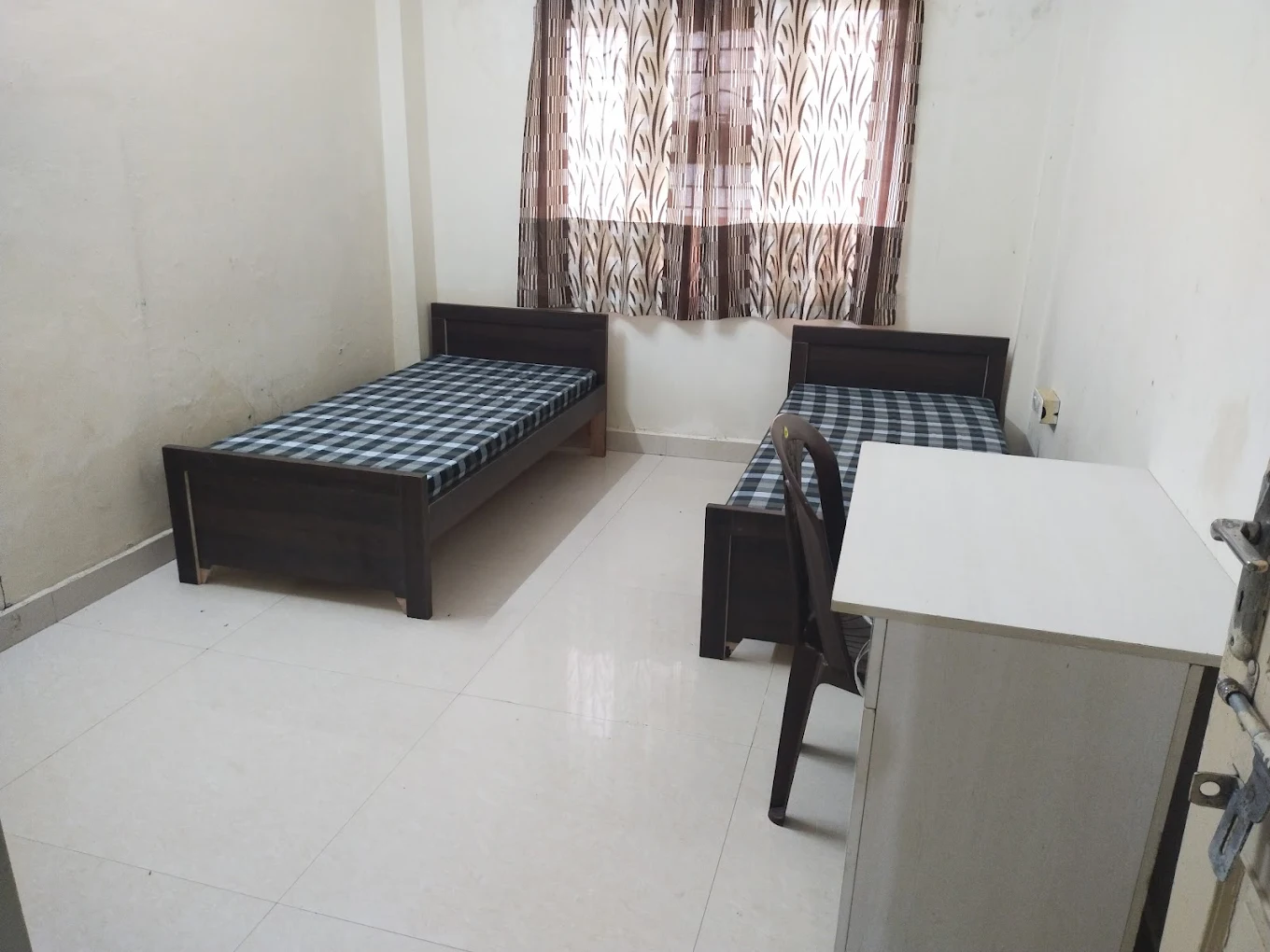 Tulip Girls Hostel background image