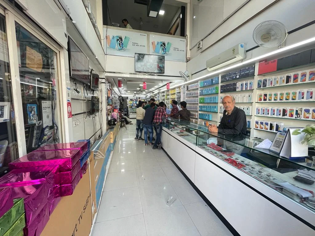 Bhatia Mobile Bazar Mobiles Shop background image