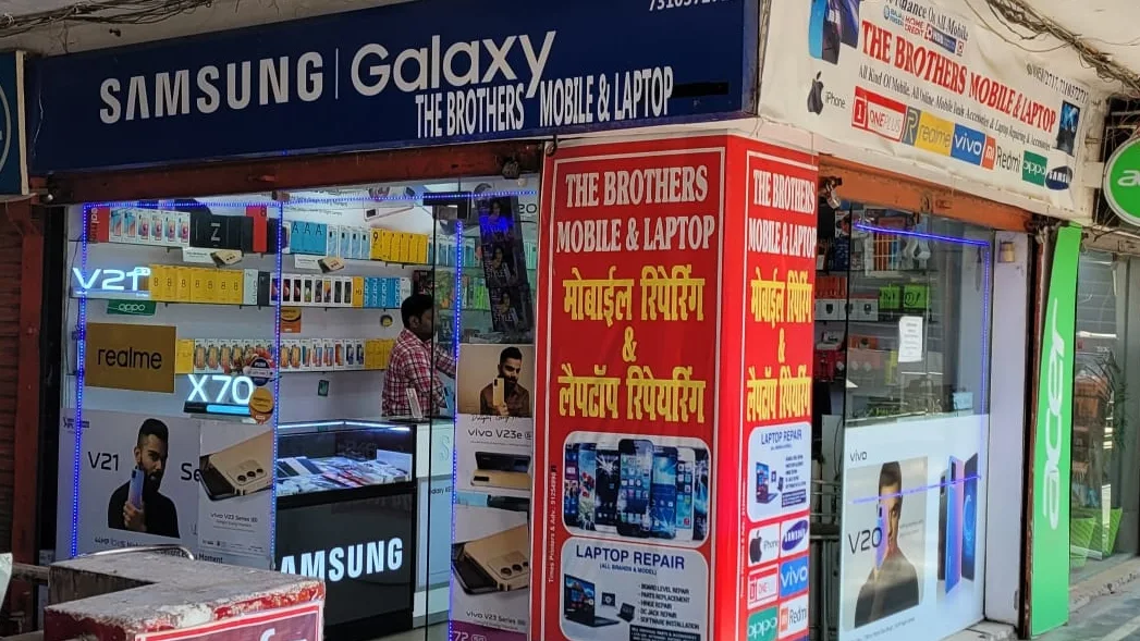 The Brothers Laptops And Mobiles Shop background image