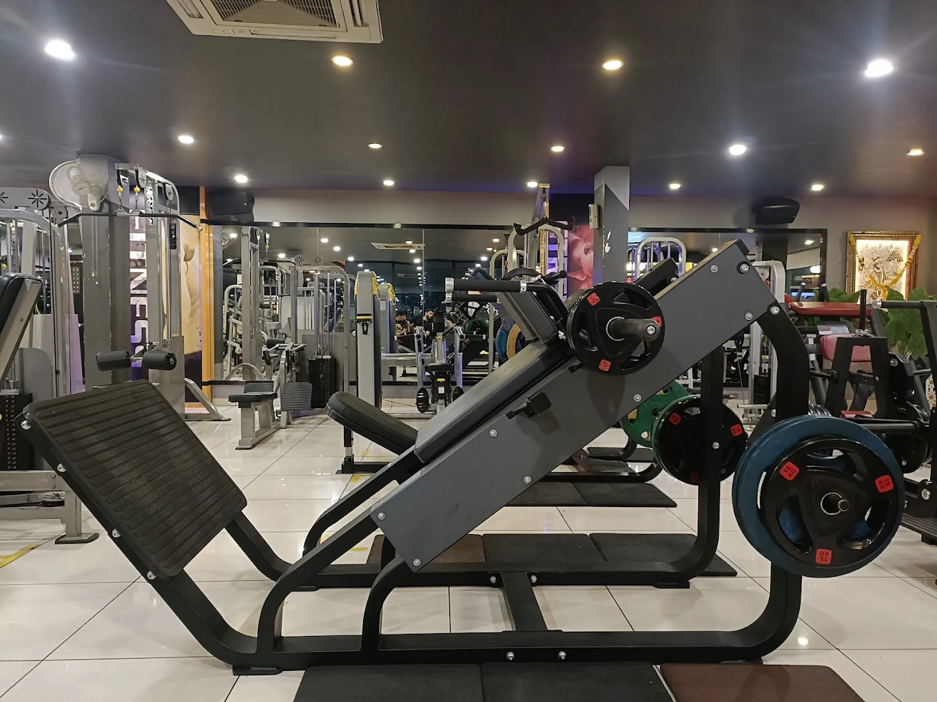 The World Gym & Fitness Centre In Indore Gym image