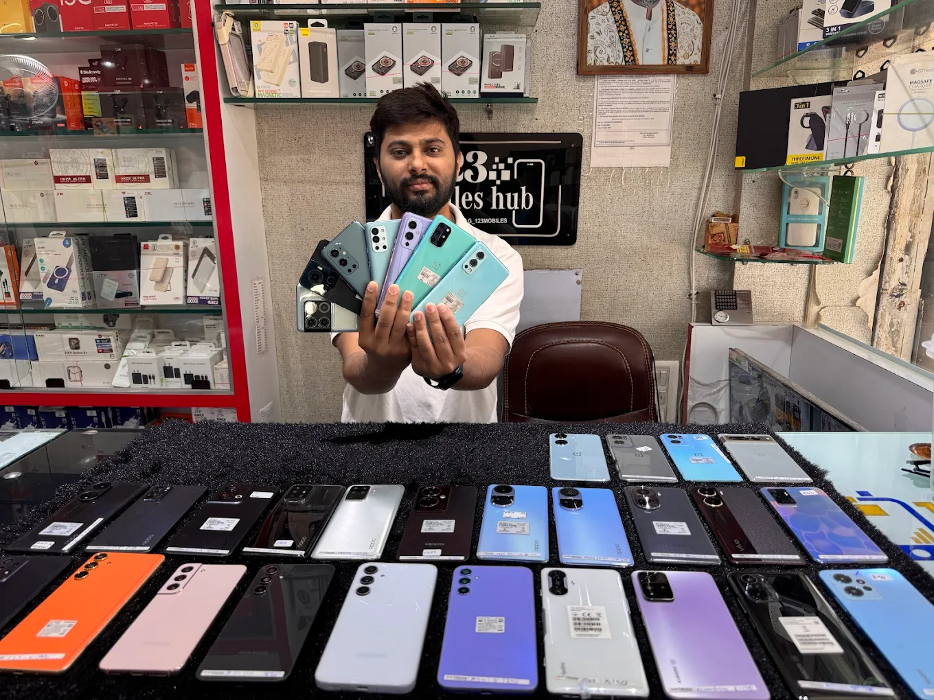 123 mobiles hub Mobiles Shop background image