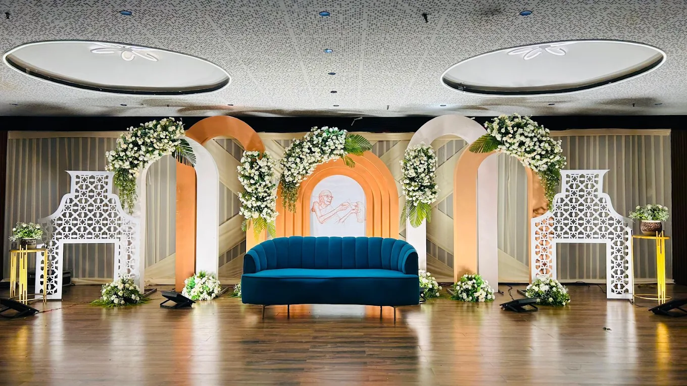  Neon-The Disc/Banquets/rooms