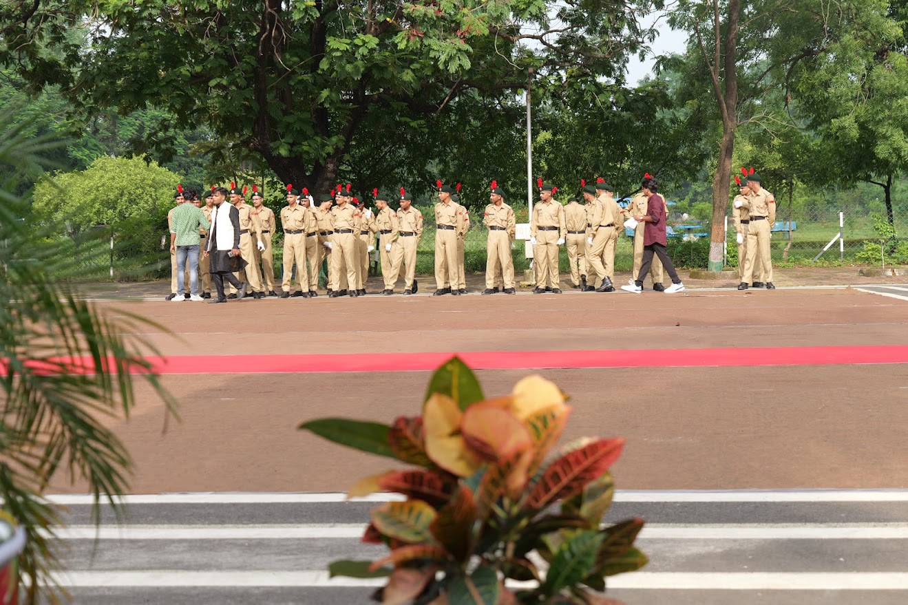  Maulana Azad National Institute of Technology -