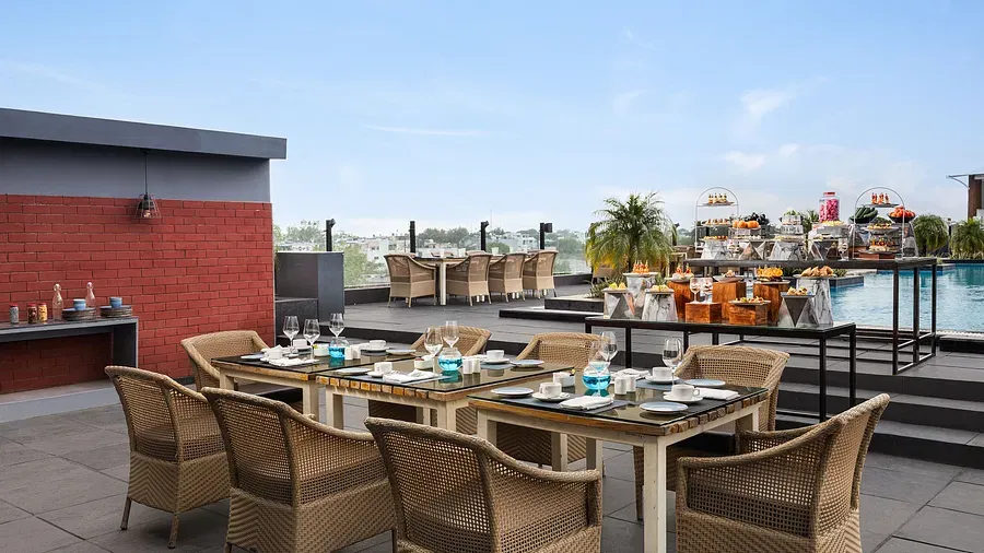  Essentia Luxury