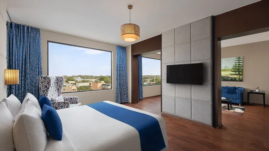  Essentia Luxury