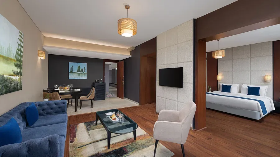  Essentia Luxury